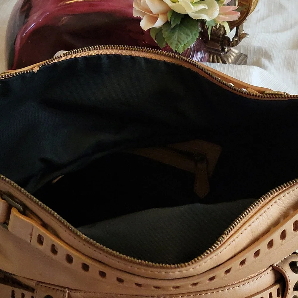 Joelle Hawkens leather bag - Picture 7 of 11